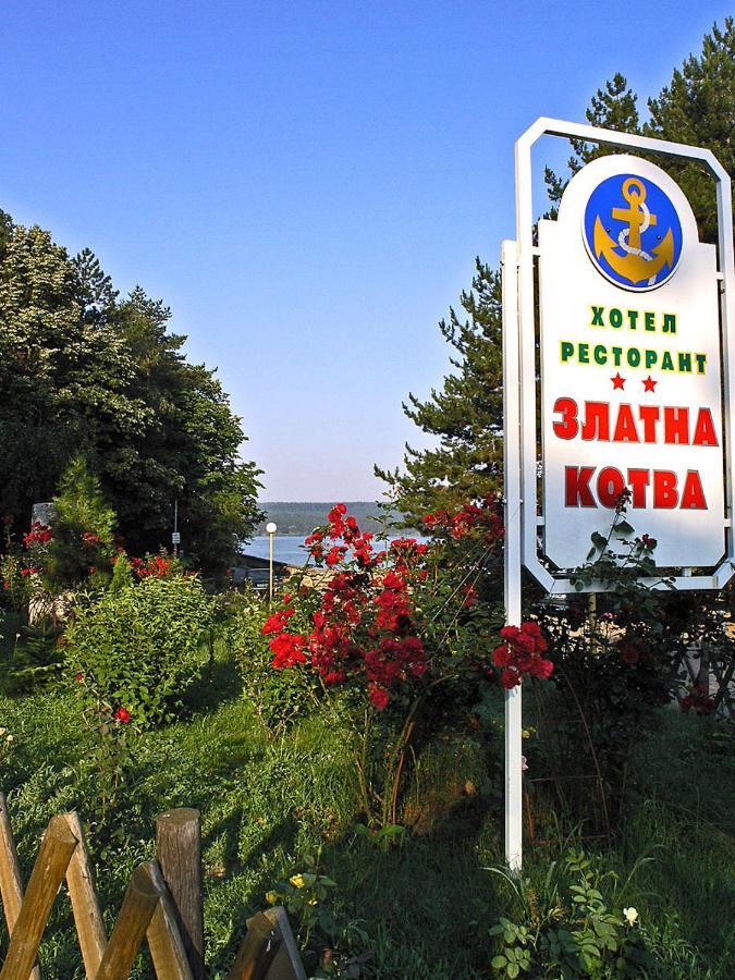 Хотел Златна Котва Kazanlŭk Dış mekan fotoğraf